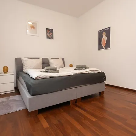 Stadthaus Mit 2 Schlafzimmern & Wohnzimmer Mit Kamin - Kostenloser Privat-Parkplatz Auf Dem Grundstueck Leipzig Exterior foto