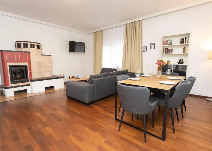 Stadthaus Mit 2 Schlafzimmern & Wohnzimmer Mit Kamin - Kostenloser Privat-Parkplatz Auf Dem Grundstueck