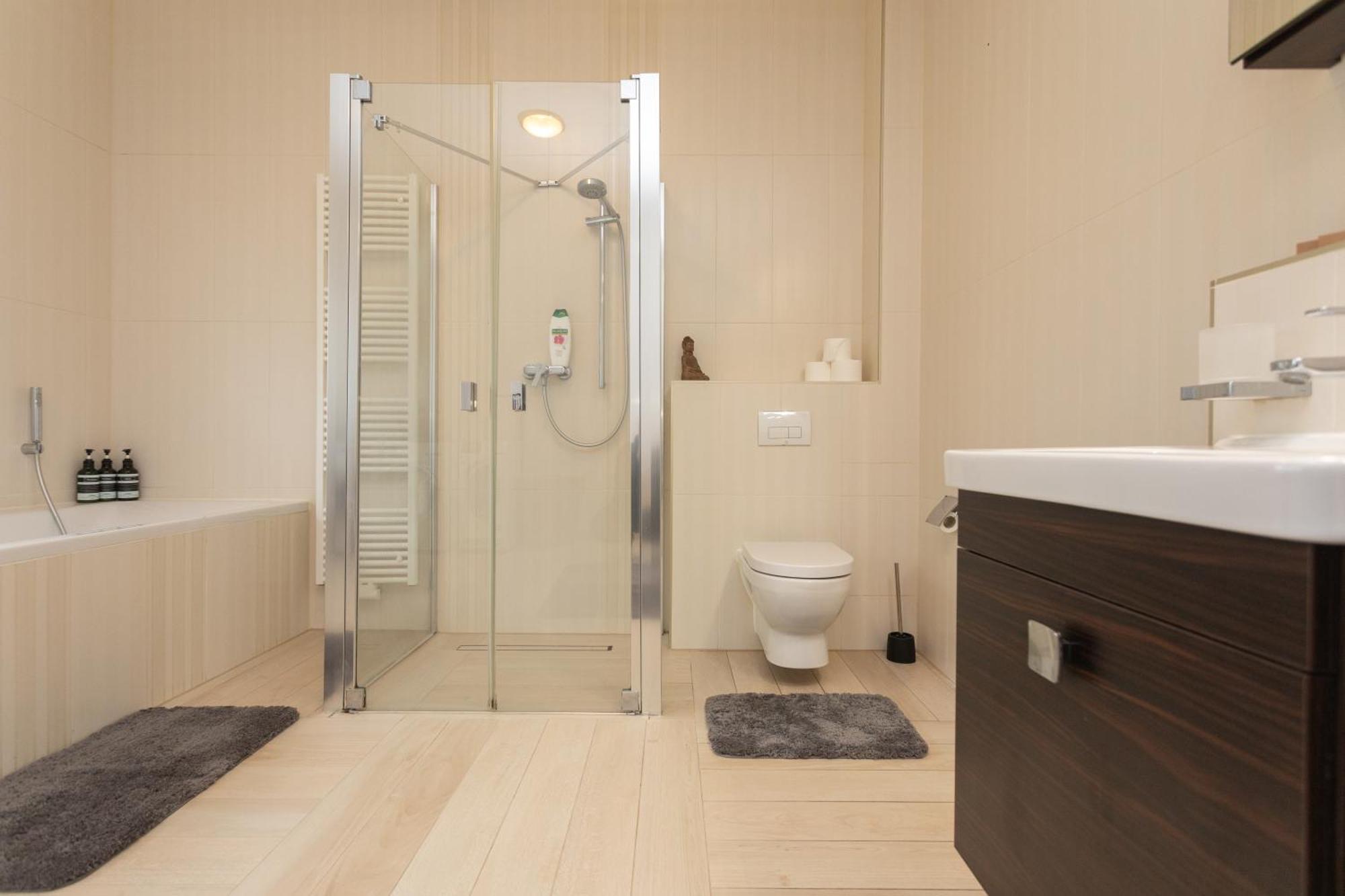 Stadthaus Mit 2 Schlafzimmern & Wohnzimmer Mit Kamin - Kostenloser Privat-parkplatz Auf Dem Grundstueck * Leipzig