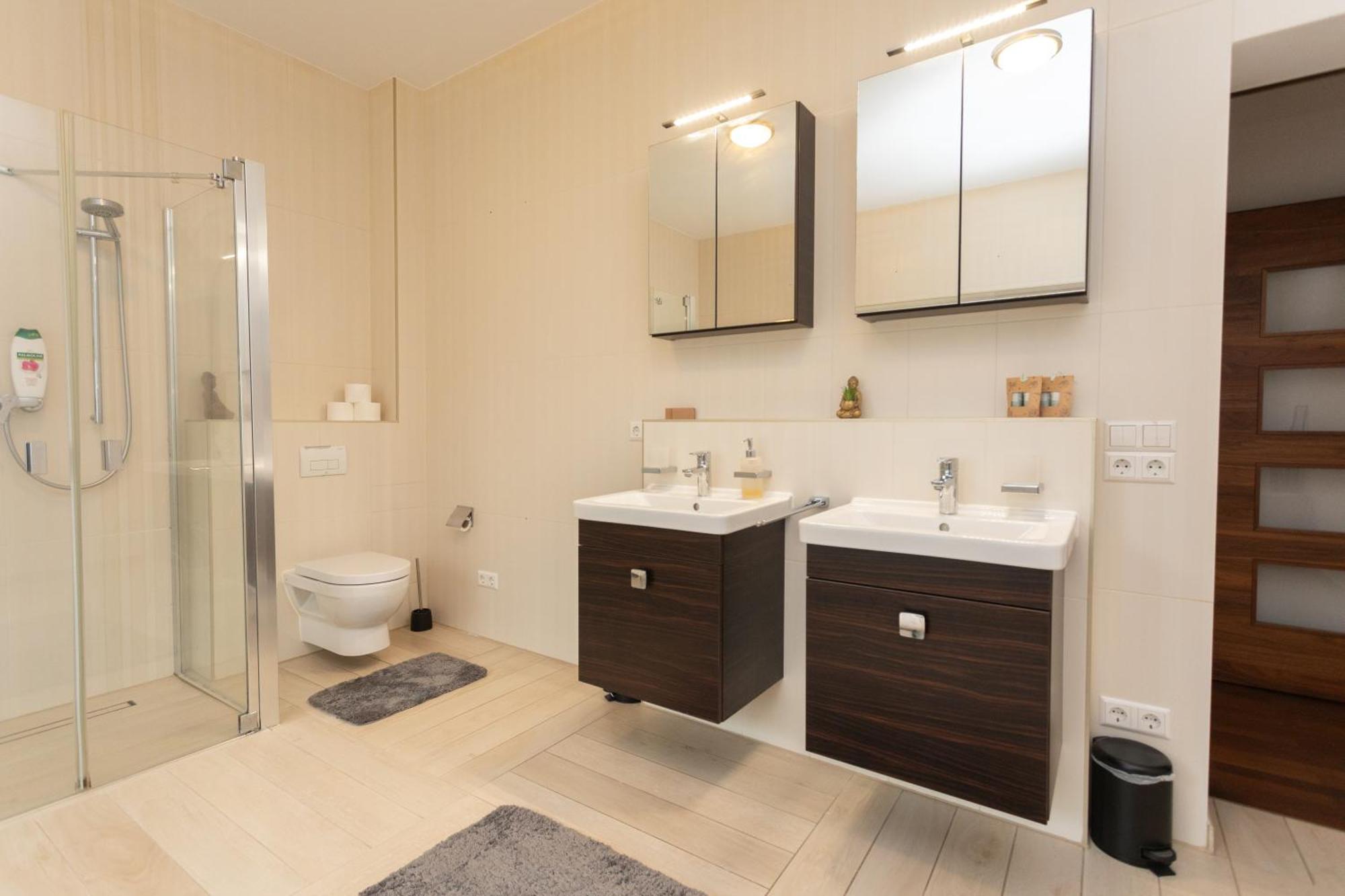 Ferienhaus Stadthaus Mit 2 Schlafzimmern & Wohnzimmer Mit Kamin - Kostenloser Privat-parkplatz Auf Dem Grundstueck Leipzig