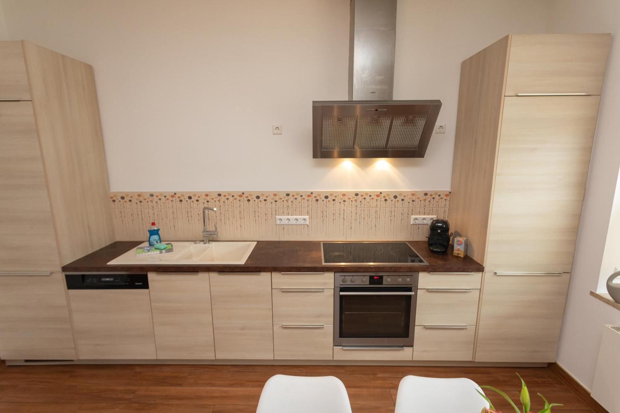 Stadthaus Mit 2 Schlafzimmern & Wohnzimmer Mit Kamin - Kostenloser Privat-parkplatz Auf Dem Grundstueck