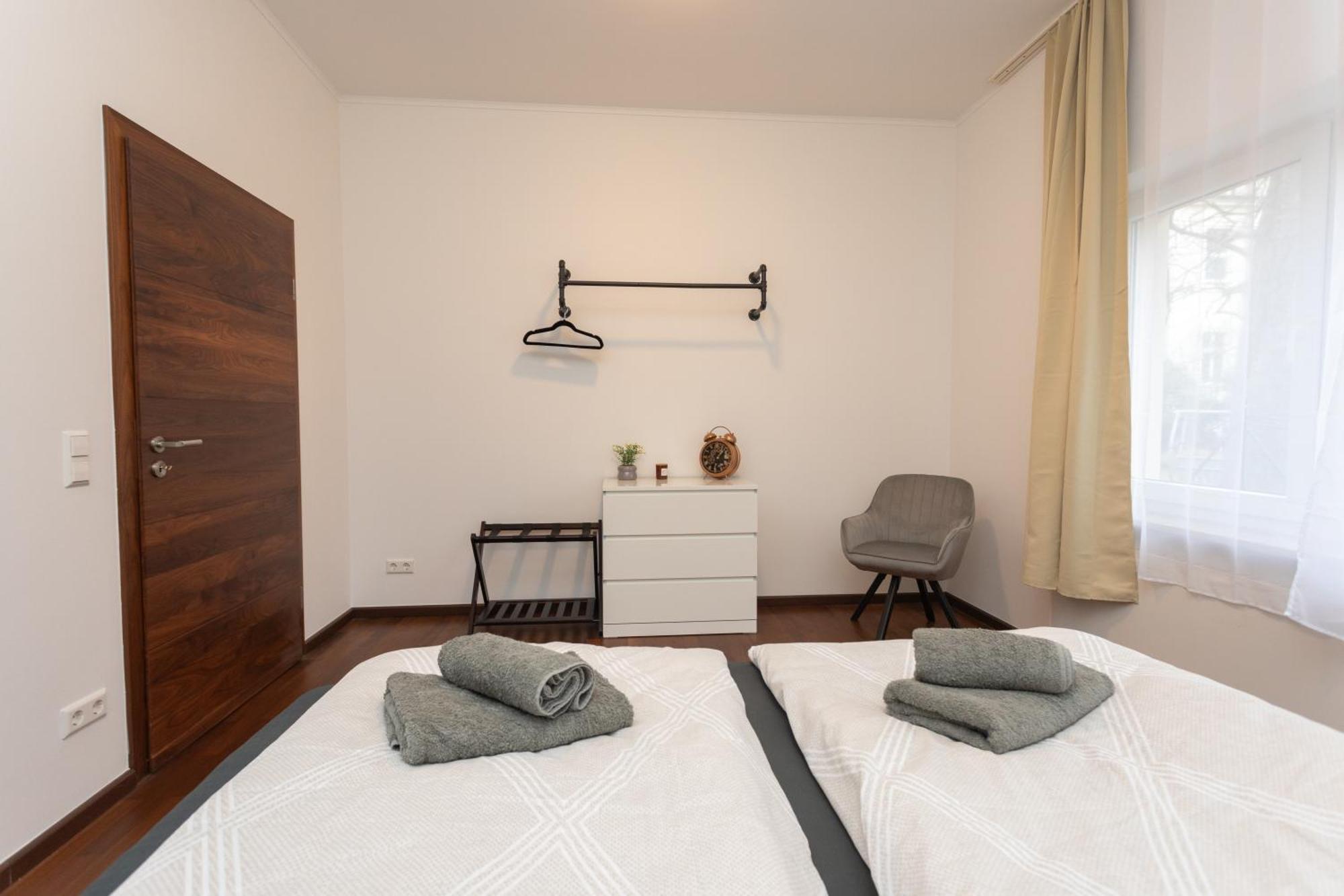Stadthaus Mit 2 Schlafzimmern & Wohnzimmer Mit Kamin - Kostenloser Privat-parkplatz Auf Dem Grundstueck Ferienhaus Leipzig