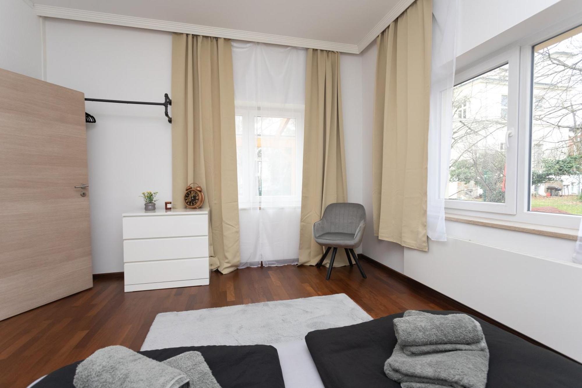 Stadthaus Mit 2 Schlafzimmern & Wohnzimmer Mit Kamin - Kostenloser Privat-parkplatz Auf Dem Grundstueck * Leipzig