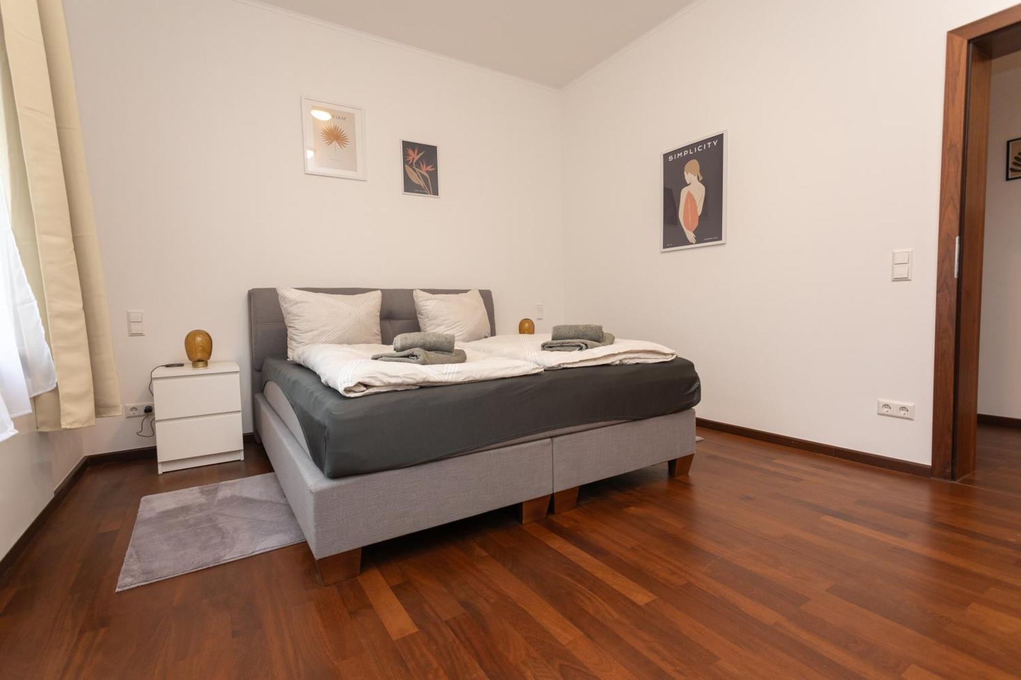 Stadthaus Mit 2 Schlafzimmern & Wohnzimmer Mit Kamin - Kostenloser Privat-parkplatz Auf Dem Grundstueck Ferienhaus Leipzig