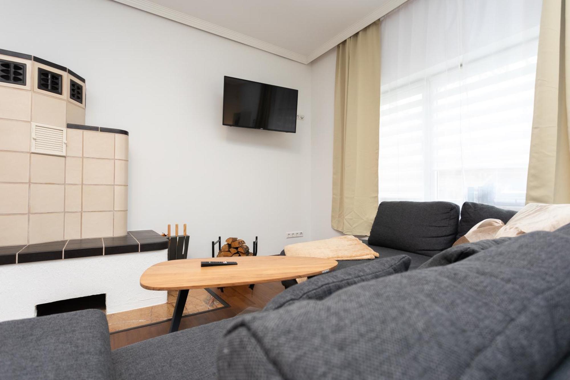 Stadthaus Mit 2 Schlafzimmern & Wohnzimmer Mit Kamin - Kostenloser Privat-parkplatz Auf Dem Grundstueck * Leipzig